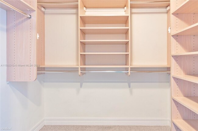 Building Photo - 2 br, 2.5 bath Condo - 808 Brickell Key Dr...