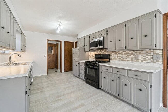 Building Photo - 11805 Ashford Dr