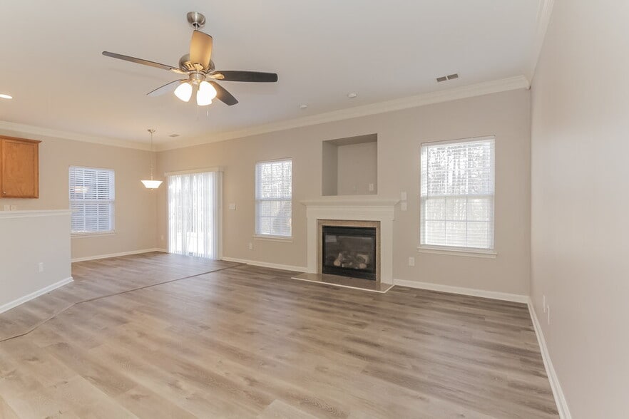 Building Photo - 1020 Breakmaker Ln