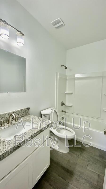 Building Photo - 1310 S San Jacinto Dr