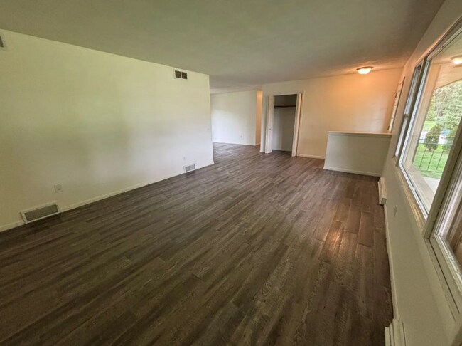 Building Photo - 5305 Carnation Wy