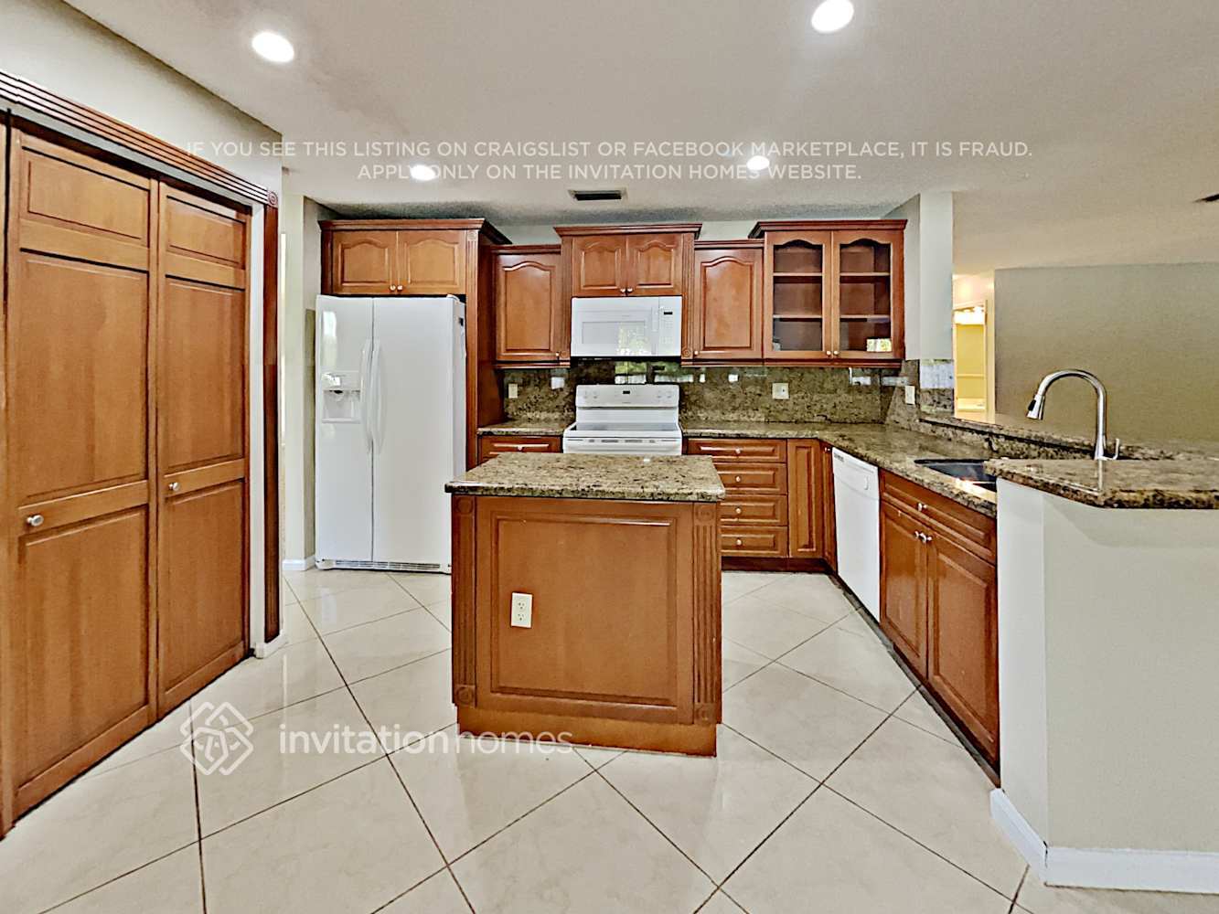 Building Photo - 10101 SW 9th Ln