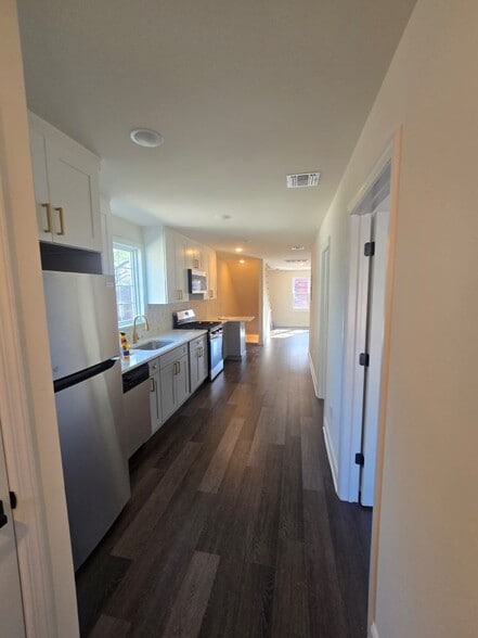 Building Photo - 32 North Ave