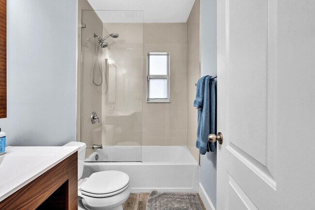 Building Photo - 3204 Beacon St