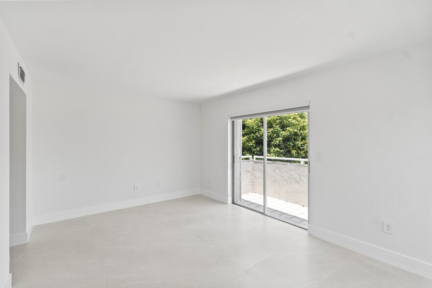 Building Photo - 3597 SW 17th St