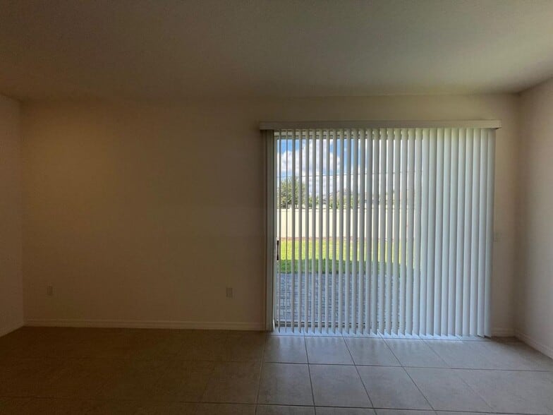 Building Photo - 1230 Wycliffe Wy