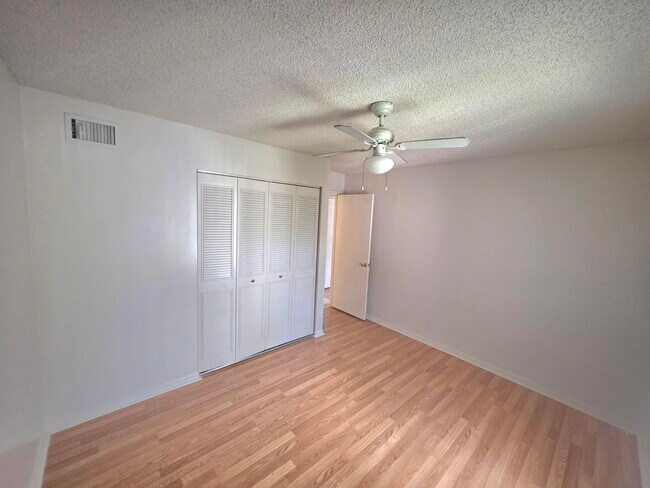 Building Photo - 203 Foxtail Dr