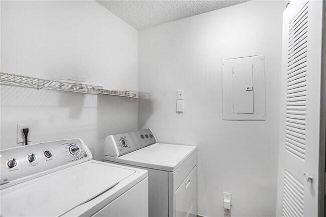 Building Photo - 432 Granville Ct