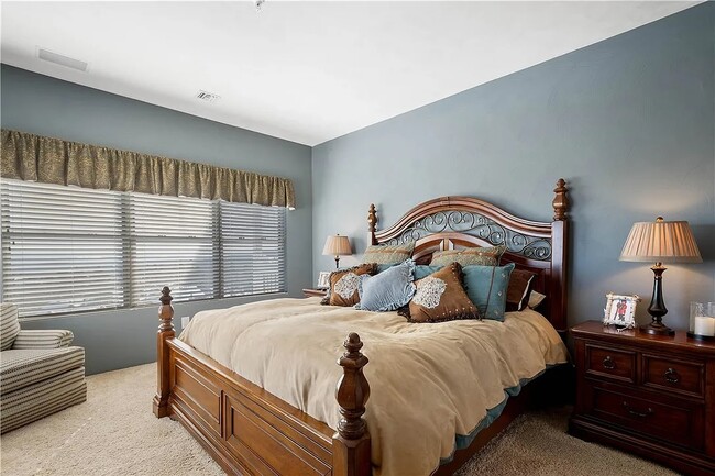 Building Photo - 8120 Stonegate Dr