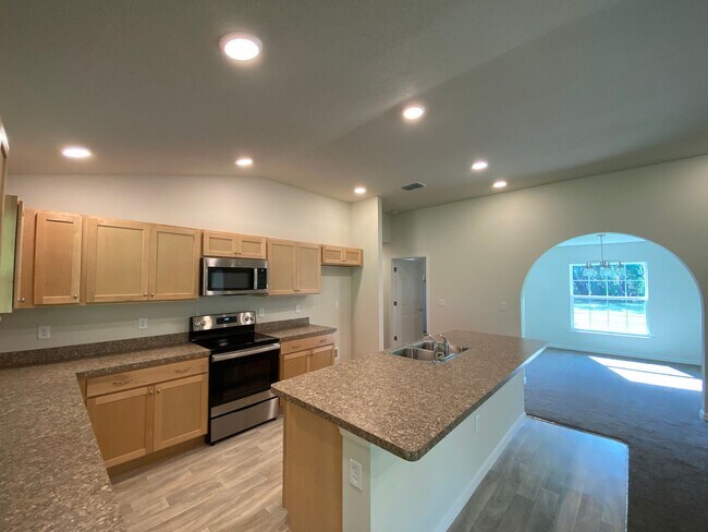 Building Photo - Great new rent on 4/2! Desirable SW Ocala Neighborhood 4/2/2 *WON'T LAST*