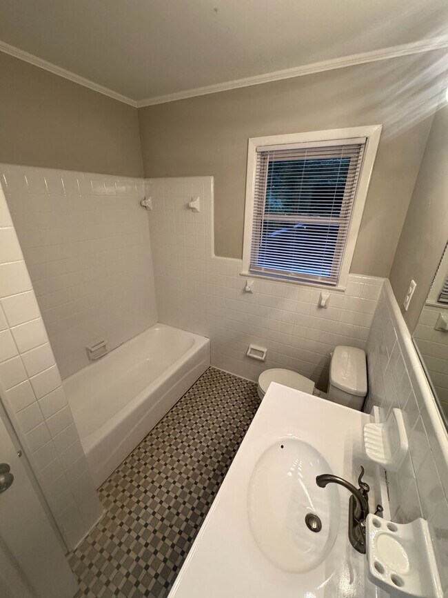 Building Photo - Downtown Watkinsville 4br Home FOR RENT