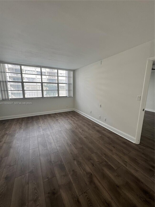 Building Photo - 16710 NE 9th Ave