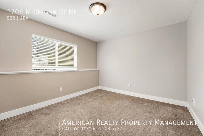 Building Photo - 1706 Michigan St NE