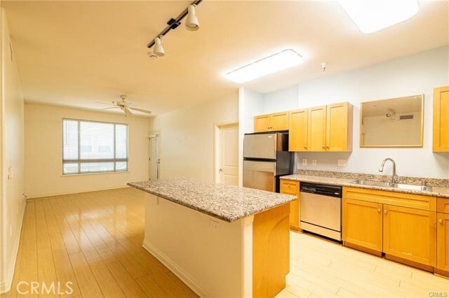 Building Photo - 100 S Alameda St