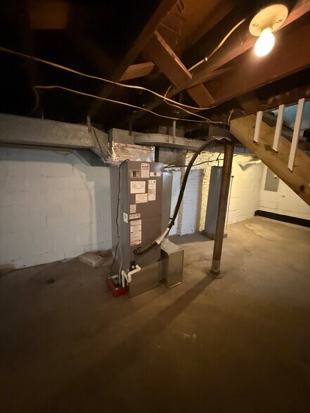 Building Photo - 5028 E New York St