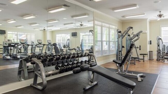 Building Photo - 1200 Somerby Dr