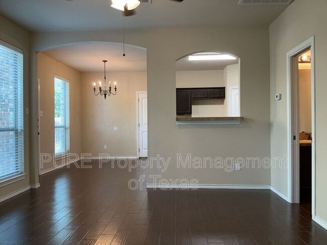 Building Photo - 215 N College St