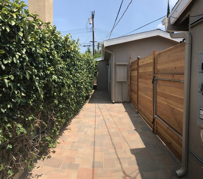 Building Photo - 10166 Petit Ave