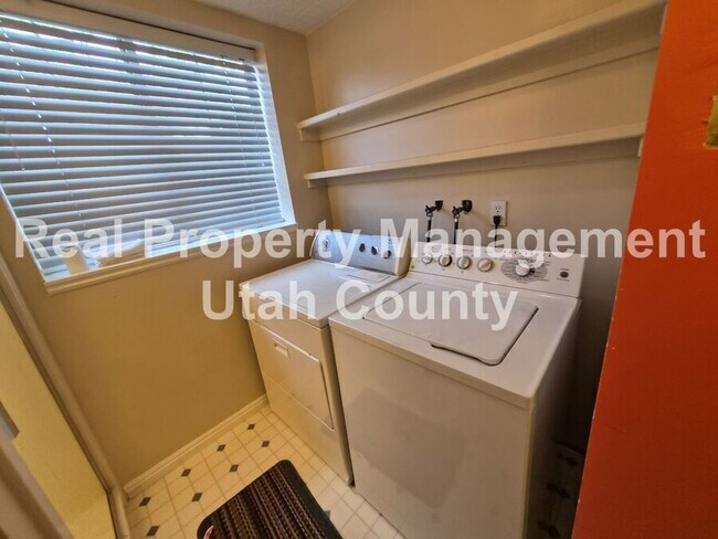 Building Photo - 510 E 300 S