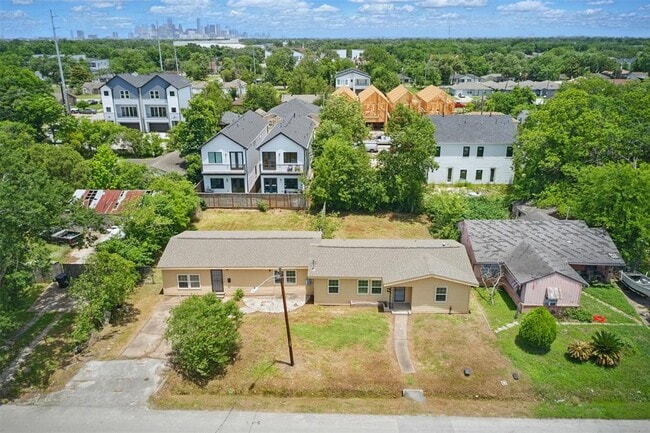 Building Photo - 3615 Seabrook St