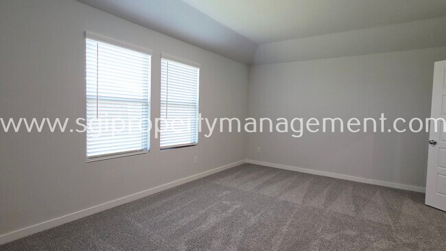 Building Photo - 3604 High Valley Dr