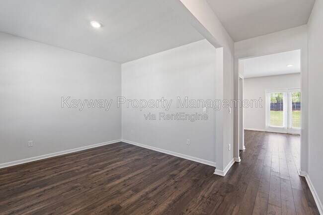 Building Photo - 504 Myrtle Crst