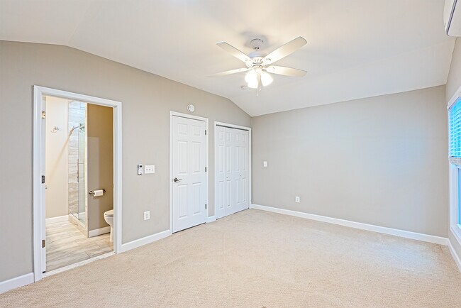 Building Photo - 9705 Locust Hill Dr