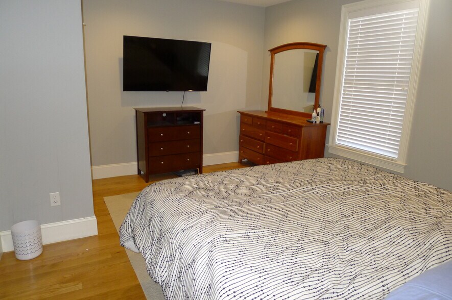 Primary Photo - 12 Chestnut St