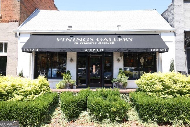 Building Photo - 190 Thompson Pl