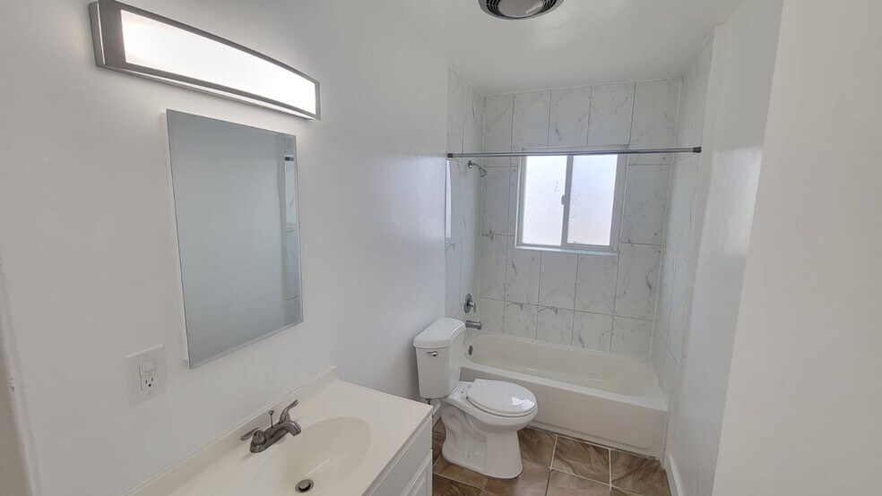 Building Photo - 13115 Oxnard St