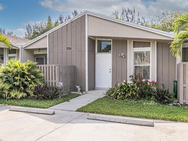 Building Photo - 556 Woodgate Cir