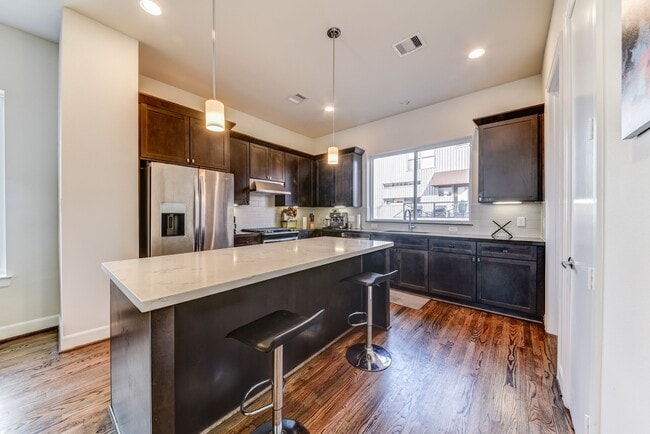 Building Photo - 320 Eado Park Cir