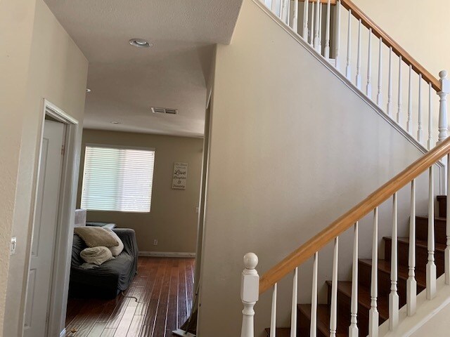 Building Photo - 405 S Mountain View St