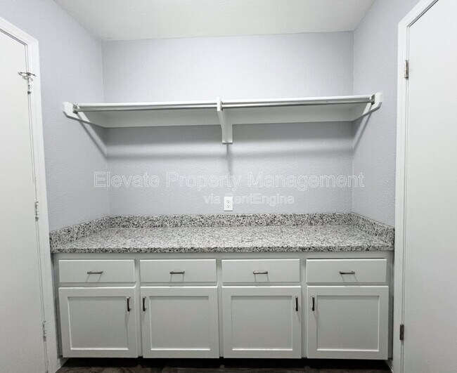 Building Photo - 12400 Doons Dr