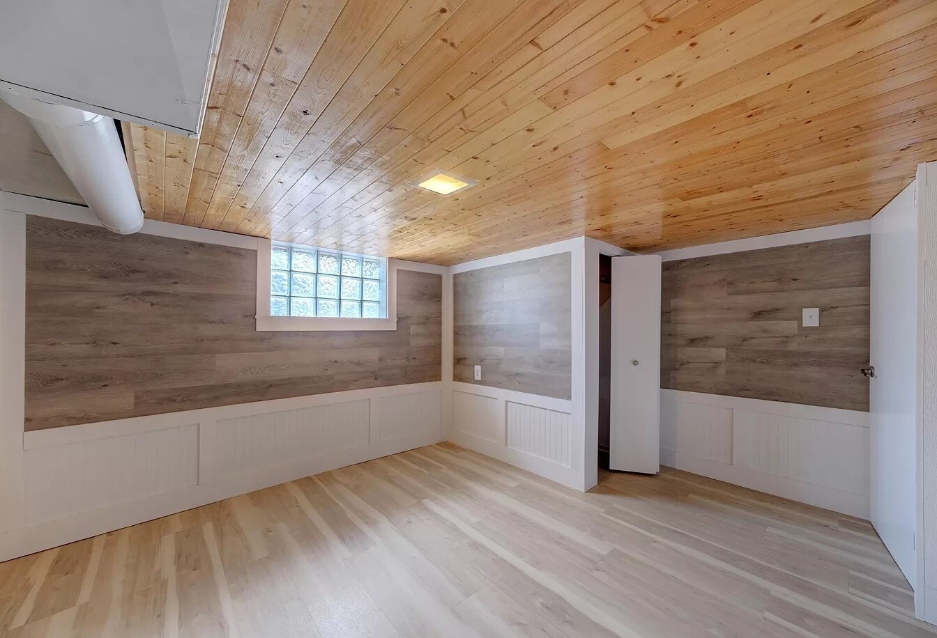 Building Photo - 270 Narrow St