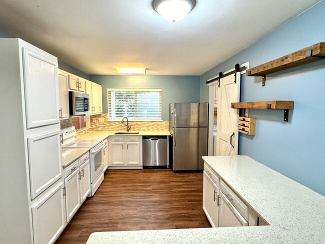 Building Photo - Modern Comfort & Convenience – 4BR/2.5BA i...
