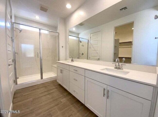 Building Photo - 23150 E Saddle Way