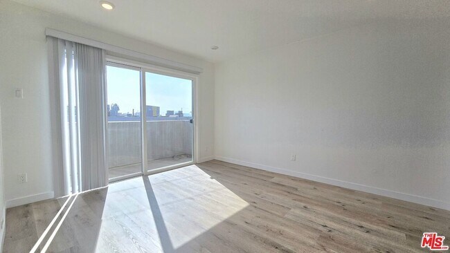 Building Photo - 1650 S Bentley Ave