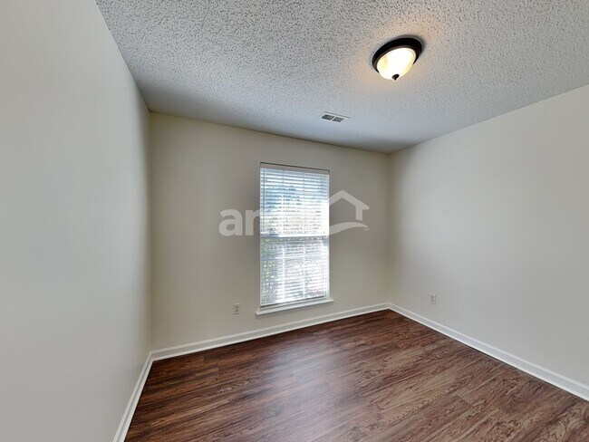 Building Photo - 6118 Goldenfield Dr