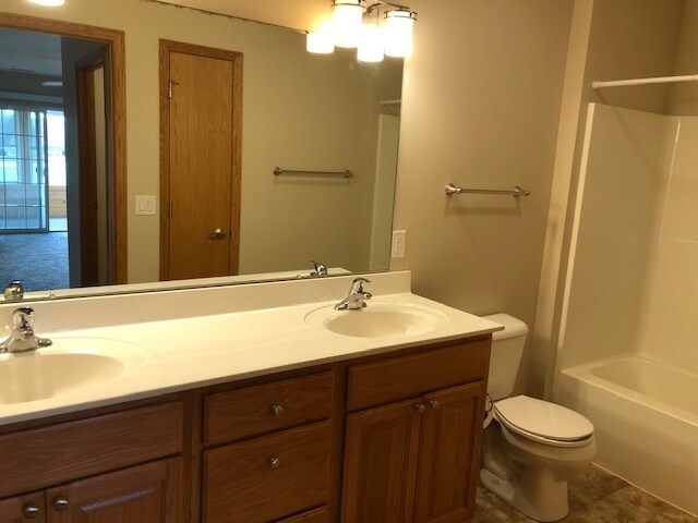 Building Photo - 108 Paradise Cir