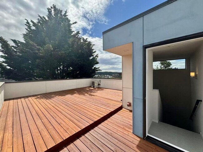 Building Photo - Charming Modern Stand-Alone Home in Ballar...