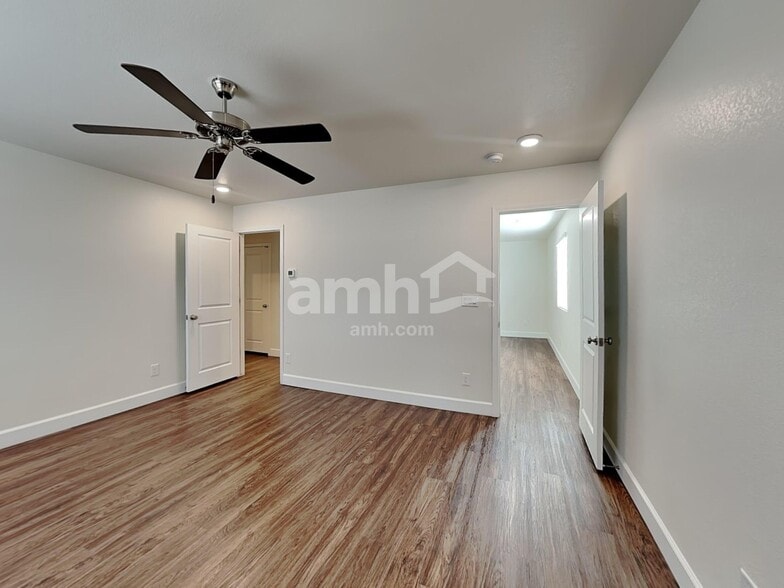 Building Photo - 1806 Viaggio Ave