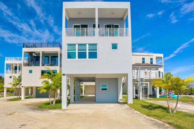 Building Photo - 99 Seaside Ave