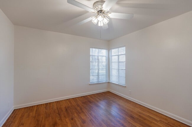 Building Photo - 214 Antrim Dr