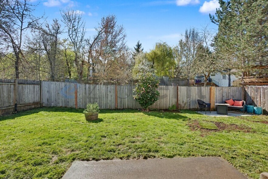 Building Photo - 19000 SW Strickland Dr