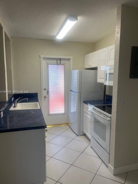 Building Photo - 5050 Bayview Dr