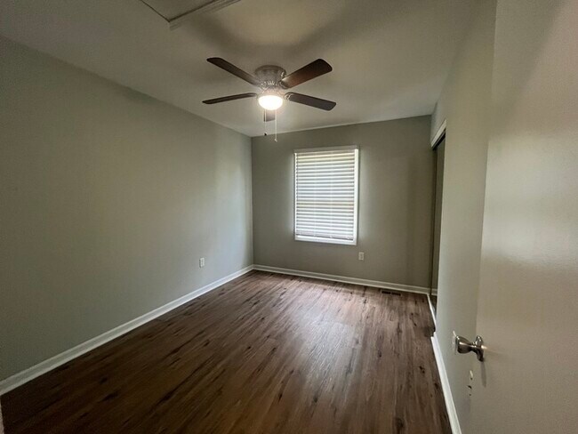Building Photo - 3-Bedroom Townhome Covington