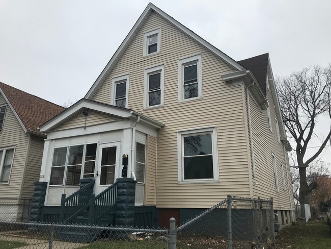 Primary Photo - 2655-55A N 24th St