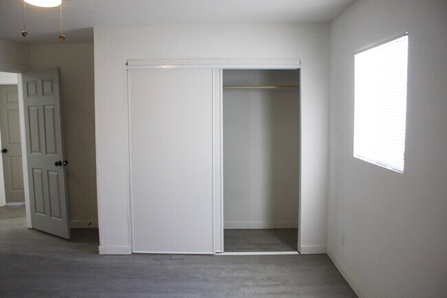 Building Photo - 1125 Tamerack Ave