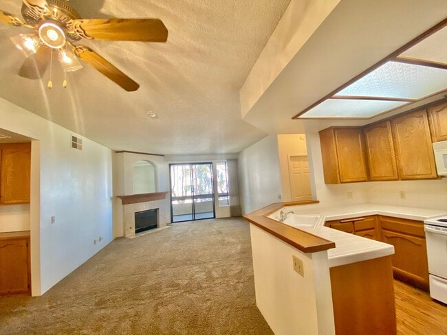 Building Photo - Georgous 2 Bd/2Ba Condo in the Heart of Mi...